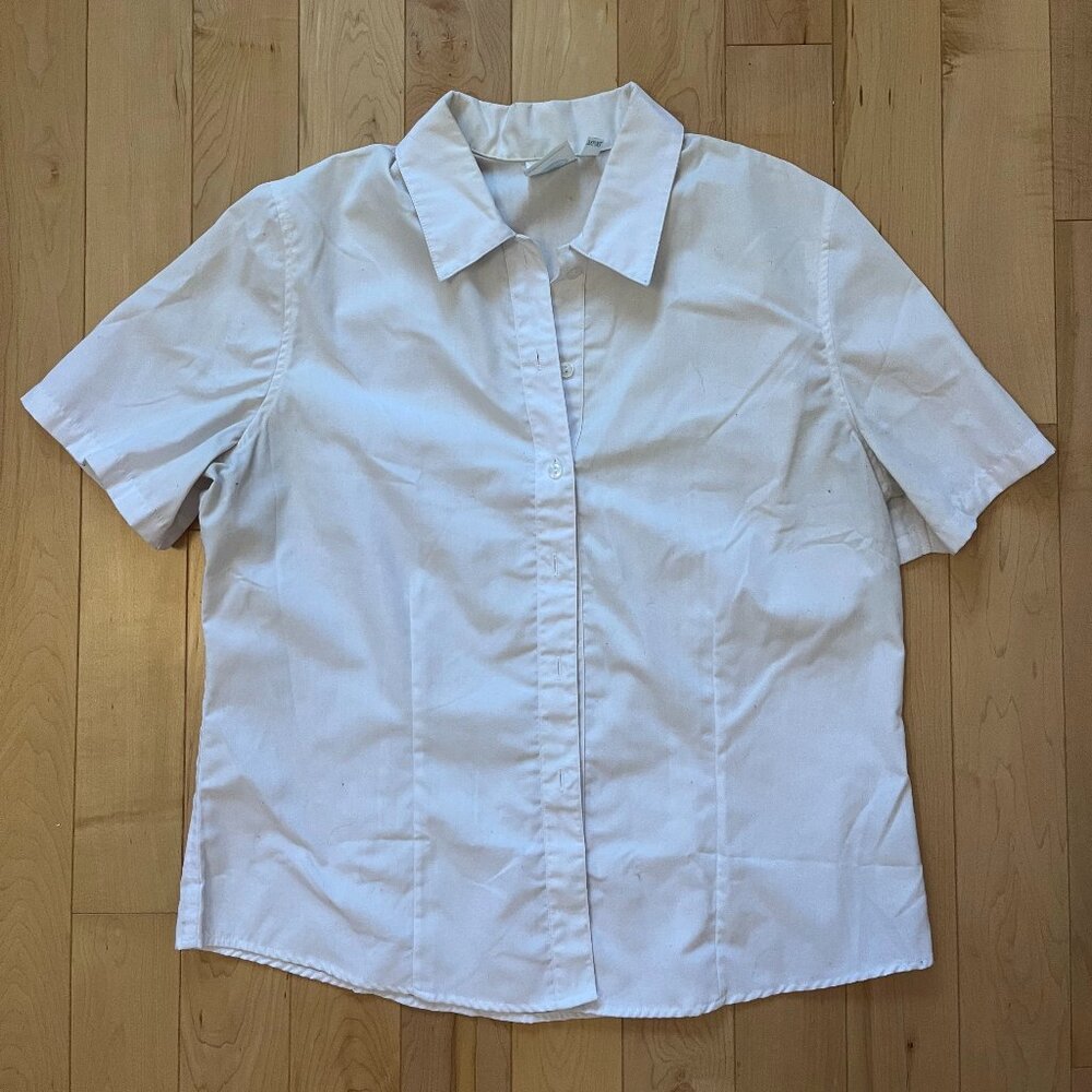 white short sleeve blouse